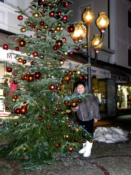 Довольная и счастливая