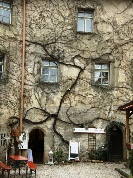 Старые стены