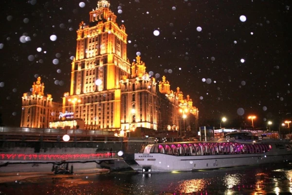 Ночная прогулка на яхте по Москве-реке