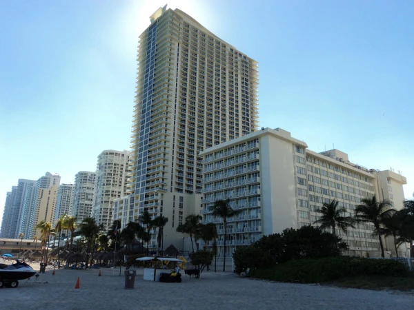 Newport Beachside Hotel & Resort 3* 