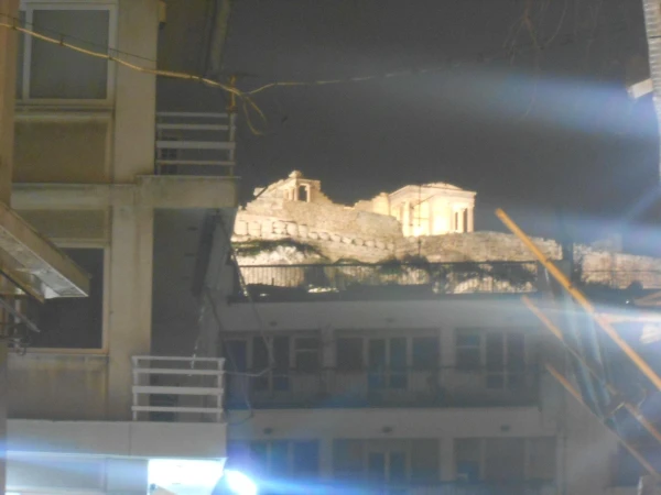 с видом на Акрополь