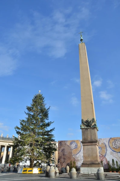 Египетский обелиск на пл. Св Петра