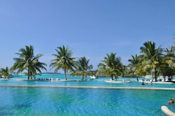 Holiday Inn Resort Kandooma Maldives