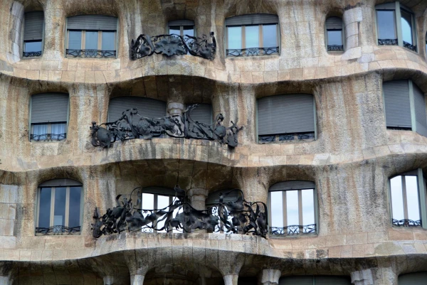 Каса Мила (Casa Milà)