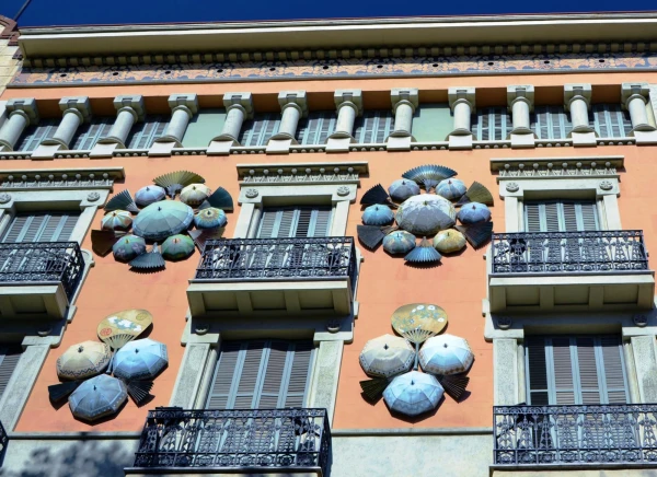Дом с зонтиками (Casa Bruno Quadros, Josep Vilaseca i Casanovas, Rambla, Barcelona)