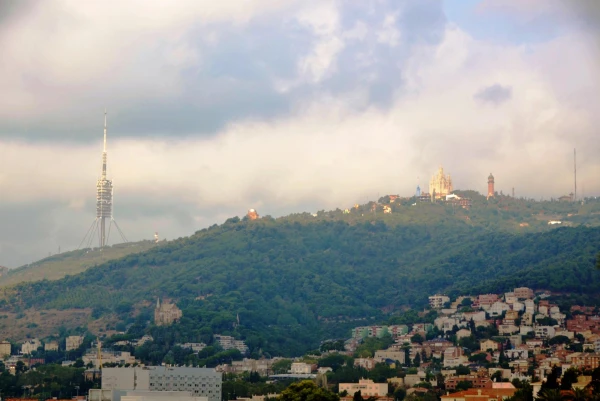 Панорама Барселоны из парка Гуэль