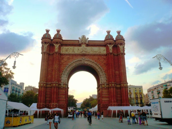 Триумфальная арка (Arc de Triomf) 