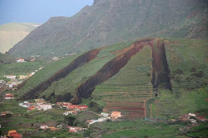 Холм Montana La Sahorra в местечке El Palmar