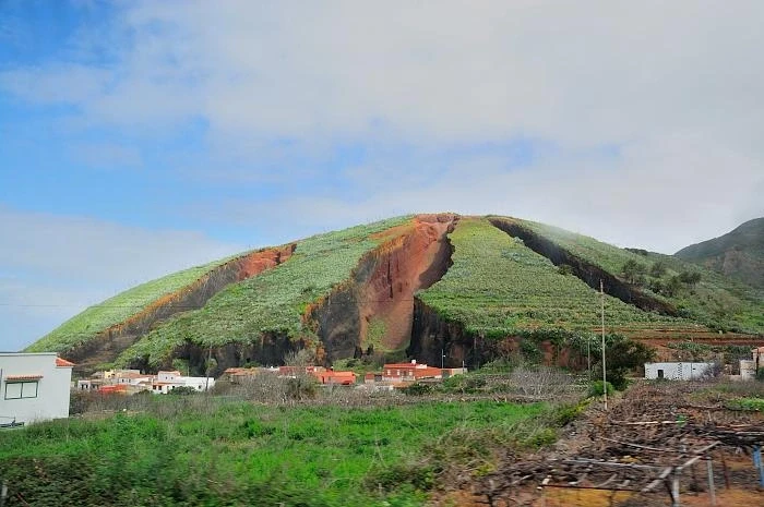 Холм Montana La Sahorra в местечке El Palmar