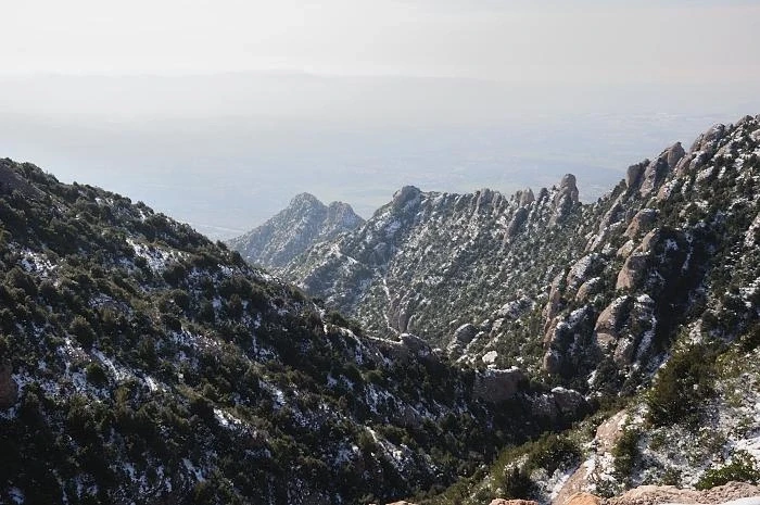Маршрут 4: Верхняя станция фуникулера Сант-Жуан - дорога La Serra Llarga - Святая Пещера – Монастырь / часть пути