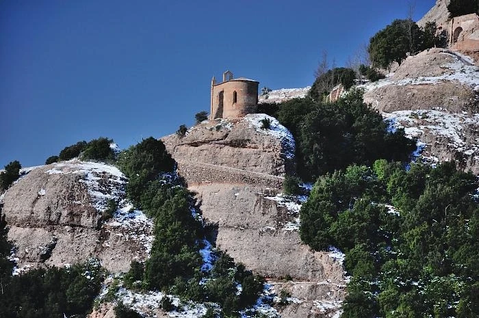 Маршрут 4: Верхняя станция фуникулера Сант-Жуан - дорога La Serra Llarga - Святая Пещера – Монастырь / часть пути