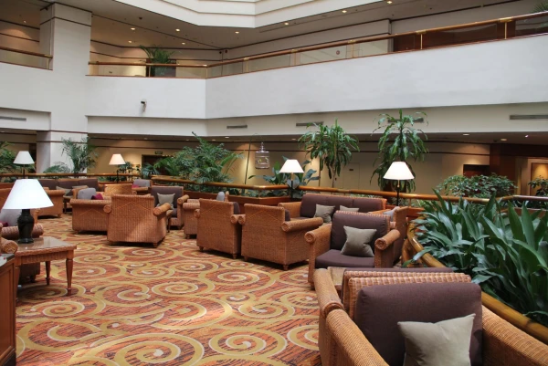 Сиань. Гостиница "Grand Metro Park Hotel Xian". Лобби-бар.