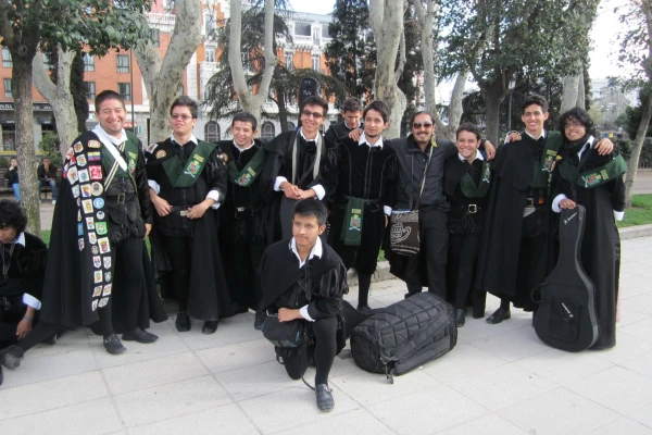 Площадь Испании - уличные музыканты?