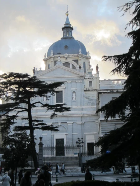 Кафедральный Собор Almudena