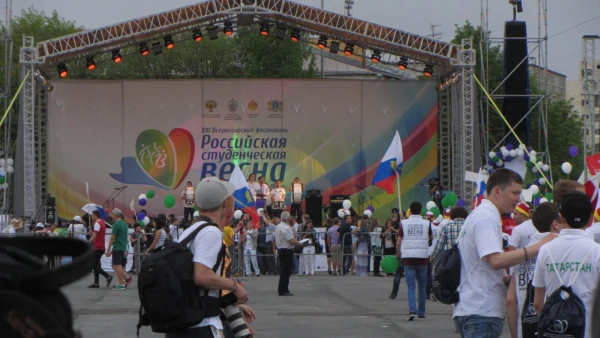на площади