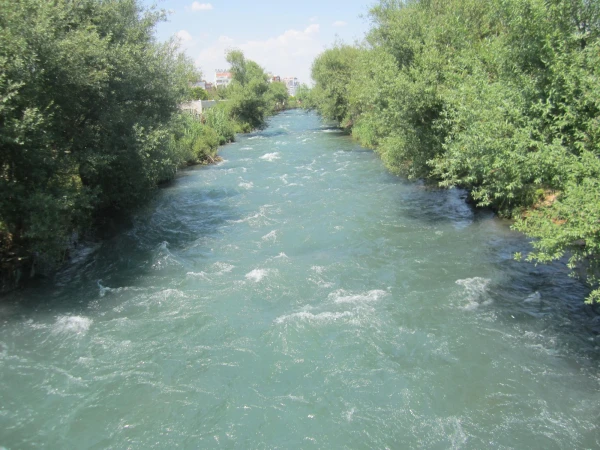 горная река,образует водопад Дюден