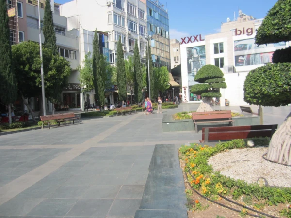 площадь у старого города
