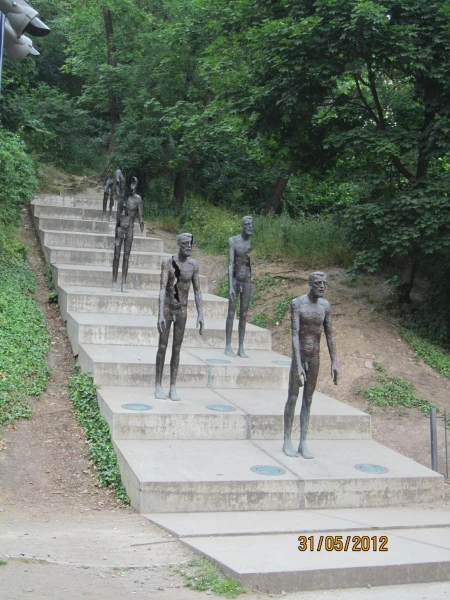 У подножия Петршинского Холма.