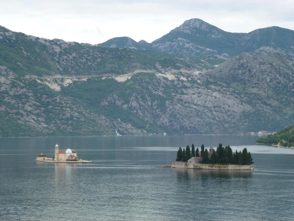 Острова около Пераста.