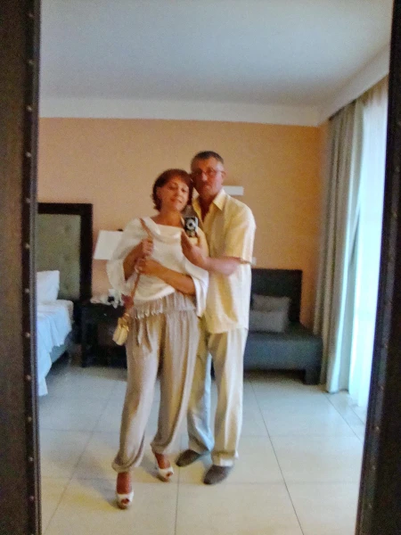 Если  некому сфотографировать, зеркало к вашим услугам ))) 