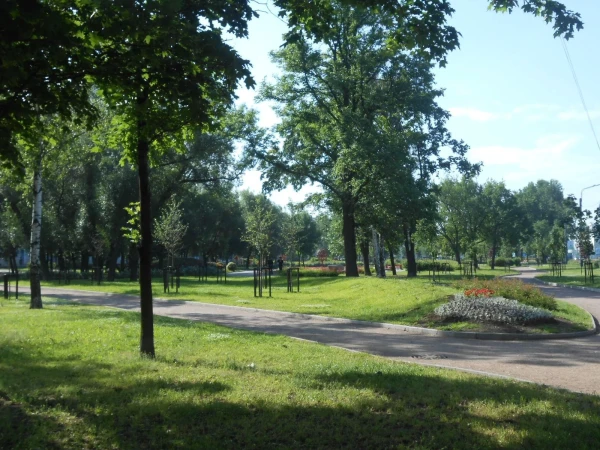 буферная зона между форумом и городом, чистая от посторонних (звучит-то как цинично)
