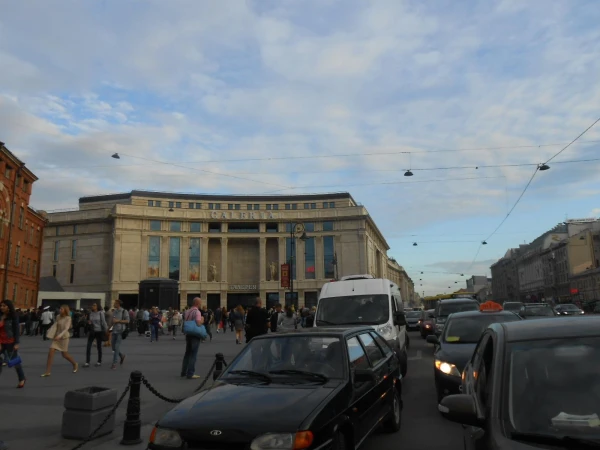 торговый центр "Галерея" в начале Лиговского. Не зашла-(