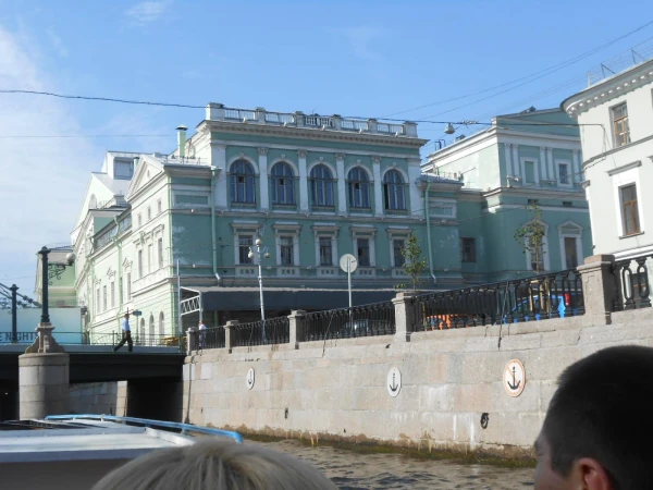 и старое здание театра