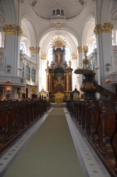 внутри Michaeliskirche 