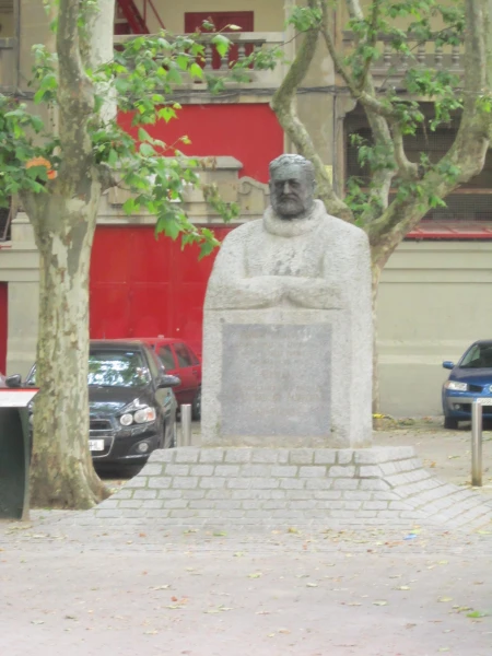 г.Памплона. Памятник Э.Хэмингуэю.
