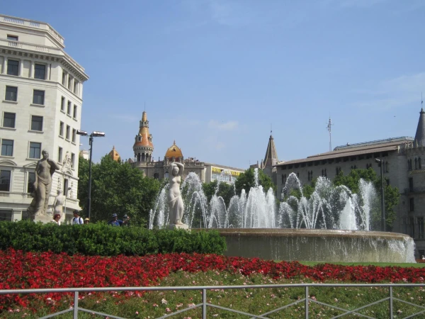 Барселона. На площади Каталонии.