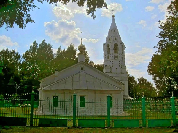 Покровская церковь. Здесь находится икона Богородицы "Прибавление ума"
