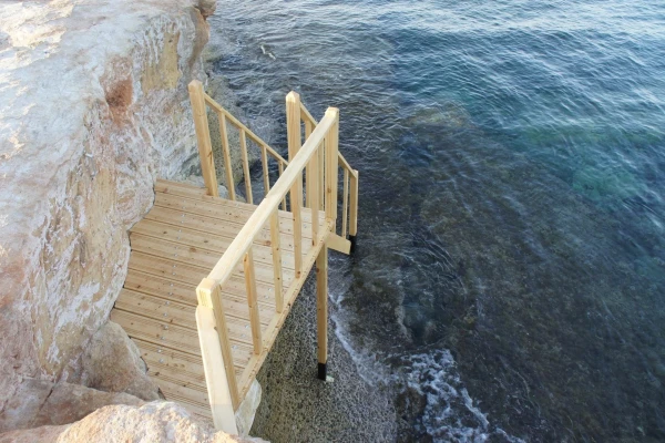 Возле бара Porto Greco