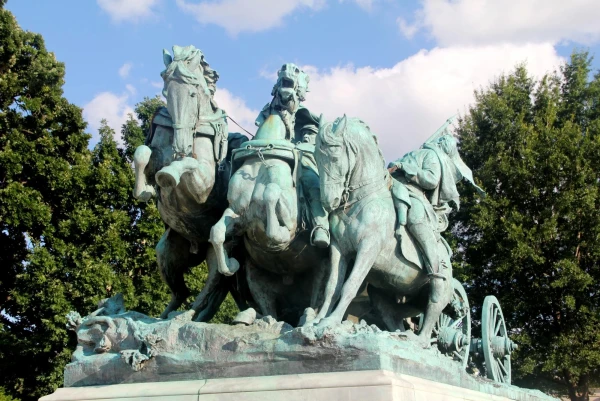 Вашингтон (DC). Памятник Улиссу Гранту. Батальные сцены.