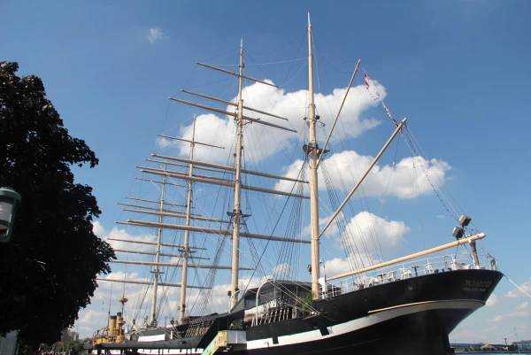Филадельфия. Набережная Penn's Landing. Парусник Moshulu.