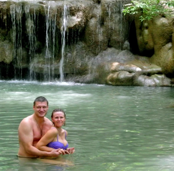 в водопаде Эраван