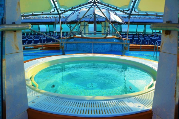 Splendour of the Seas. Джакузи на 9 палубе  