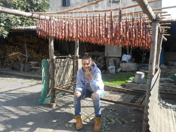 это обычный кахетинский двор.