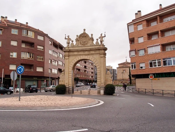 Puerta de Madrid - не бог весть что, но ориентир хороший