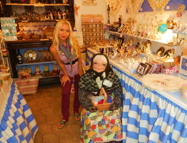 в магазине сувениров
