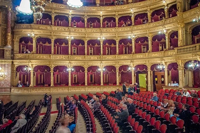 Опера
