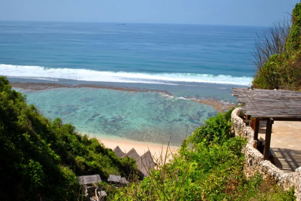 Finn's Beach Club