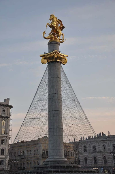 Пл. Свободы. Памятник св.Георгию Победоносцу. Скульптор З.Церетели.