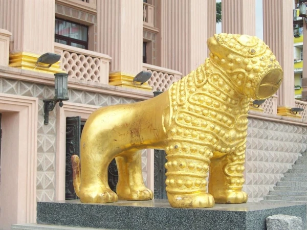 Батуми. Золотые львы найденные в Аалазанской долине