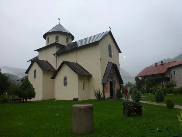 До сегодняшнего времени сохранились фрески с ликами Богородицы и Христа; а также 11 сцен, иллюстрирующих жизнеописание пророка Ильи. Особое место занимают иконы Святого Симеона и Святого Саввы работы Козьмы