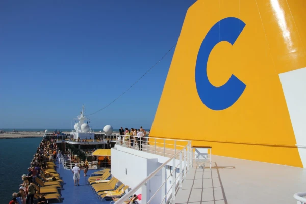 Costa neoRiviera 4*.