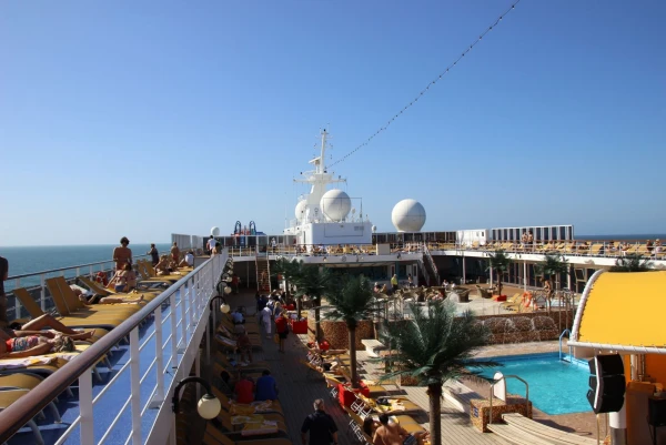 Верхние палубы Costa neoRiviera 4*.