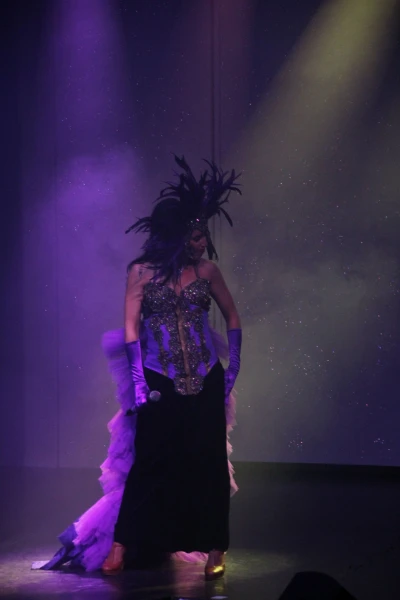Праздничное шоу Hip Hot Cabaret.