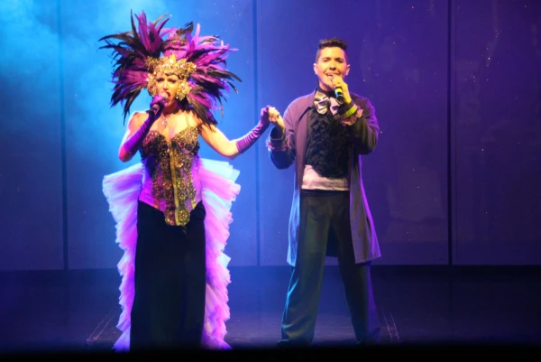 Праздничное шоу Hip Hot Cabaret.