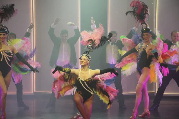 Праздничное шоу Hip Hot Cabaret.