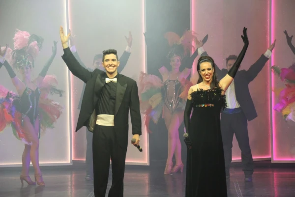 Праздничное шоу Hip Hot Cabaret.